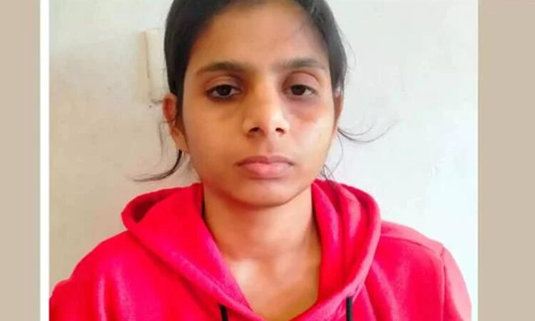 സ്വര്ണം-കടത്തിയ-യുവതിയും-തട്ടിയെടുക്കാനെത്തിയവരും-അറസ്റ്റില്;-തട്ടിയെടുക്കല്-യുവതിയുടെ-അറിവോടെ