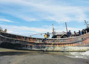 ആഴ്ച്ചകളോളം-കടലില്‍-അലഞ്ഞ-റോഹിങ്ക്യന്‍-അഭയാര്‍ത്ഥികള്‍-ഇന്തോനേഷ്യന്‍-തീരത്ത്-എത്തി;-26ഓളം-പേര്‍-മരിച്ചതായി-റിപ്പോര്‍ട്ട്