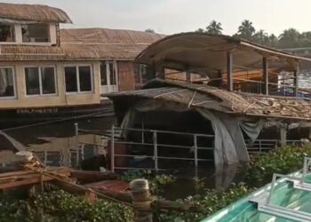 ആലപ്പുഴയില്-ഹൗസ്-ബോട്ട്-മുങ്ങി;-വിനോദ-സഞ്ചാരി-മരിച്ചു