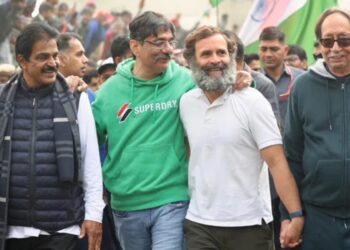 ഭാരത്-ജോഡോ-യാത്ര:-രാഹുലിനൊപ്പം-നടന്ന്-മുൻ-റോ-ചീഫ്-അമർജിത്-സിങ്-ദുലത്ത്