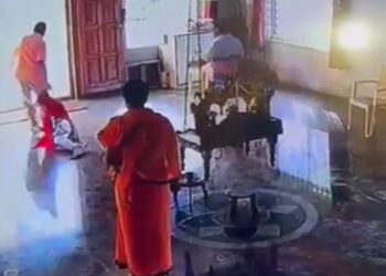 പൂജാരിയെ-തുപ്പിയെന്നാരോപിച്ച്-യുവതിയെ-ക്ഷേത്രത്തില്-നിന്ന്-പുറത്താക്കി;-മുടിക്ക്-പിടിച്ച്-പുറത്തേക്ക്-തള്ളിയതായി-റിപ്പോര്ട്ട്