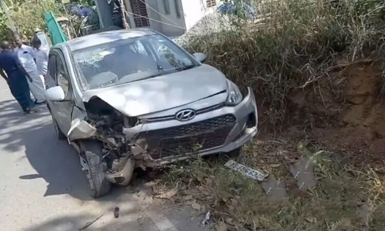 സ്വന്തം-മരണവാര്ത്തയുണ്ടാക്കി-ഭാര്യക്ക്-പോസ്റ്റര്;-മാസങ്ങള്ക്ക്-ശേഷം-
യുവാവിന്-കാറപകടത്തില്-പരുക്ക്