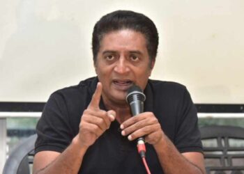 ചരിത്രം-മാറ്റിയെഴുതണമെന്ന്-പറയുന്നവര്-ചരിത്രം-അറിയാത്തവര്;-പ്രകാശ്-രാജ്