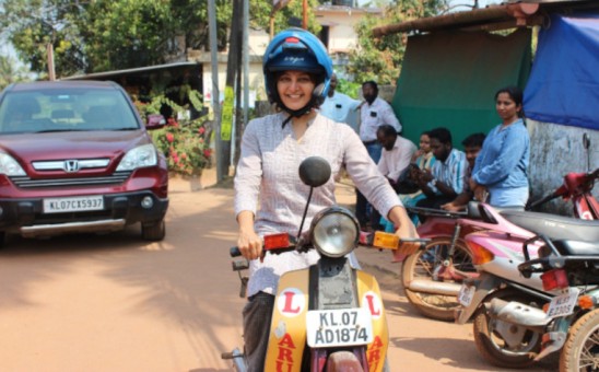 ലെെസൻസായി-;-മഞ്ജുവിന്-ഇനി-ബൈക്ക്-ഓടിക്കാം