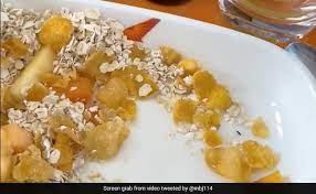 വിമാനത്തിലെ ഭക്ഷണത്തില് പ്രാണി