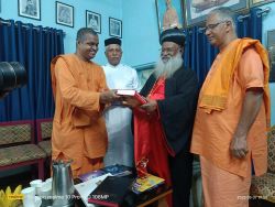 മതസൗഹാര്ദസന്ദേശവുമായി മാത്യൂസ് ത്രിതീയന് കാതോലിക്കാബാവ പുറനാട്ടുകര ശ്രീരാമകൃഷ്ണാശ്രമത്തിലെത്തി