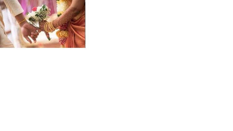 അടിച്ച് ഫിറ്റായി ചടങ്ങിനിടെ മണ്ഡപത്തില് ഉറങ്ങി വീണ് വരന്; വിവാഹത്തില് പിന്മാറിയ വധു, കേസും കൊടുത്തു