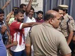 റസാഖിന്റെ ആത്മഹത്യ: പുളിക്കലിൽ പ്ലാസ്റ്റിക് സംസ്കരണ പ്ലാന്റ് തുറക്കാനുള്ള ശ്രമം തടഞ്ഞു