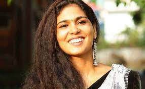 ‘സ്ത്രീയുടെ നഗ്നശരീരം എപ്പോഴും ലൈംഗികമായോ അശ്ലീലമായോ കാണാൻ കഴിയില്ല’; രഹ്ന ഫാത്തിമ കേസിൽ കോടതി നിരീക്ഷണങ്ങൾ