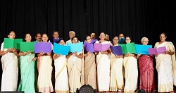 വാർഷിക ആഘോഷ വേദിയിൽ സംഗീത വിരുന്നൊരുക്കി മുത്തശന്മാരും മുത്തശിമാരും