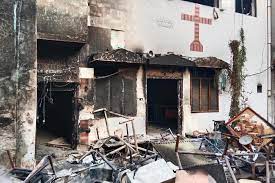 പാകിസ്താനില് ക്രിസ്ത്യാനികള്ക്കെതിരായ ആക്രമണം രൂക്ഷം; 21 ദേവാലയങ്ങളും 400 വീടുകളും തകര്ത്ത് ഇസ്ലാം മതമൗലികവാദികള്