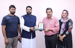 ഗാന്ധി ദിനത്തിൽ യാബ് ലീഗൽ സർവീസസിന്റെ സിഇഒ സലാം പാപ്പിനിശ്ശേരിക്ക് മഹാത്മാഗാന്ധി കൾച്ചറൽ ഫോറമിന്റെ സ്നേഹാദരം