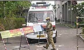 സൈറണിട്ട് ചീറിപ്പാഞ്ഞ ആംബുലൻസിൽ സംശയം; പിന്തുടര്ന്നപ്പോൾ ഒരാൾ ഇറങ്ങിയോടി, വാഹനം തുറന്നപ്പോൾ ഞെട്ടിയത് പൊലീസ്