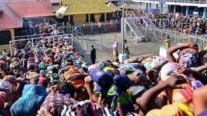 ശബരിമല ദർശനം കിട്ടാതെ തീർത്ഥാടകർ, പന്തളത്ത് തേങ്ങയുടച്ച് മാലയൂരി മടങ്ങുന്നു
