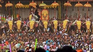 തൃശൂർ പൂരം പ്രതിസന്ധിക്ക് പരിഹാരം; വിവാദങ്ങള് വേണ്ടെന്ന് മുഖ്യമന്ത്രി, കഴിഞ്ഞ വര്ഷത്തെ തുക മതിയെന്ന് ധാരണ