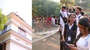 ആത്മഹത്യ ഭീഷണിയുമായി 3ാം നിലക്ക് മുകളിൽ 30 ലധികം വിദ്യാർത്ഥികൾ; സബ് കളക്ടറുടെ ഉറപ്പിൽ സമരം അവസാനിപ്പിച്ചു