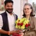 സോണിയ ഗാന്ധിയോട് തെലങ്കാനയിൽ മത്സരിക്കണമെന്ന് രേവന്ത് റെഡ്ഡി; ശരിയായ സമയത്ത് തീരുമാനമറിയിക്കാമെന്ന് മറുപടി