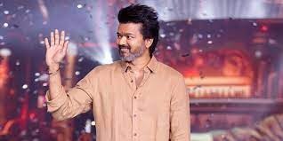 എംജിആർ നഗറിൽ പാറിപ്പറന്ന് തമിഴക വെട്രി കഴകത്തിന്റെ പതാക; കൊടിമരം ഒന്നാകെ പൊളിച്ച് നീക്കി പൊലീസ്