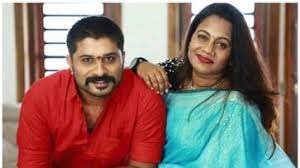 ഹൈറിച്ച് മണി ചെയിൻ തട്ടിപ്പ് ; കമ്പനി ഉടമ പ്രതാപനെ ഇഡി ചോദ്യം ചെയ്യുന്നു, ഭാര്യ ശ്രീന ഹാജരായില്ല