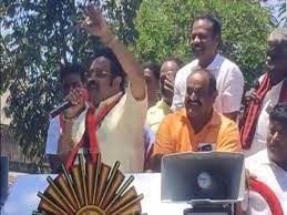 പ്രചാരണത്തിനിടെ സ്ത്രീകളോട് സംസാരിച്ചതില് ‘പിഴ’; വീഡിയോ പ്രചരിച്ചതോടെ സ്ഥാനാര്ത്ഥി എയറിലായി