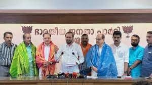 തൃശൂരില് കോണ്ഗ്രസ് നേതാക്കള് ബിജെപിയിലേക്ക്