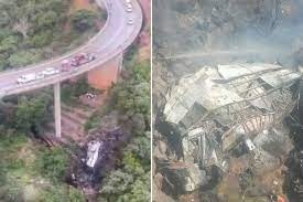 ബസ് മലയിടുക്കിലേക്ക് മറിഞ്ഞ് തീപിടിച്ച് 45 പേര് വെന്തുമരിച്ചു, ദാരുണ സംഭവം ദക്ഷിണാഫ്രിക്കയിൽ