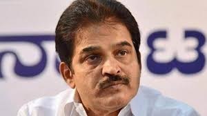 പറമ്പിന്റെ ഉടമയുടെ സമ്മതത്തോടെ കെസി വേണുഗോപാലിന്റെ കൂറ്റൻ പ്രചാരണ ഫ്ലക്സ് ബോര്ഡ് തീയിട്ട് നശിപ്പിച്ചു