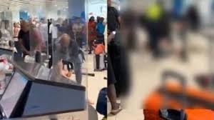 സ്വന്തം വസ്ത്രങ്ങളൂരിയെറിഞ്ഞു : എയർപോർട്ടിൽ മയക്കുമരുന്ന് ഉപയോഗിച്ചെത്തിയ സ്ത്രീയുടെ പരാക്രമം
