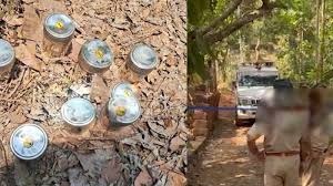 പാനൂര് സ്ഫോടനം; രണ്ട് പേര് കൂടി അറസ്റ്റിൽ, നിര്ണായക വിവരം തേടി പൊലീസ്, ഒളിവിലുള്ളവര്ക്കായി അന്വേഷണം