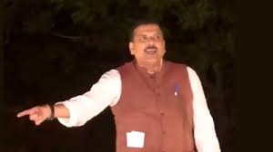 ജയിൽ മോചിതനായ സഞ്ജയ് സിങിൻ്റെ ആദ്യ പ്രതികരണം; ‘പിണറായിയെയും മകളെയും ഇഡി വേട്ടയാടുന്നു’
