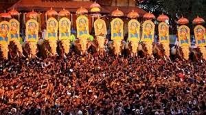 തൃശൂർ പൂരത്തിനിടെ ആനയ്ക്ക് പട്ടയും കുടമാറ്റത്തിന് കുടയുമായെത്തിയവരോട് ക്ഷോഭിച്ച് കമ്മിഷണര്