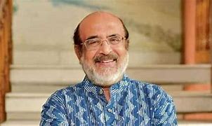 നാമനിര്ദ്ദേശ പത്രികയിൽ ‘നോട്ട് ആപ്ലികബിൾ’ എന്നെഴുതി; ചോദ്യംചെയ്ത് യുഡിഎഫ്, ഐസകിനോട് വിശദീകരണം തേടി കളക്ടര്