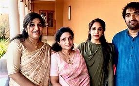 ‘ഉമ്മൻചാണ്ടിക്ക് പകരമാവില്ലെന്നറിയാം, എന്നാലും’;ചാണ്ടിയും അച്ചുവും മാത്രമല്ല, കുടുംബം യുഡിഎഫ് പ്രചരണത്തിന്