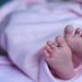 നടുറോഡില് പിഞ്ചുകുഞ്ഞിന്റെ മൃതദേഹം; ഫ്ളാറ്റില് നിന്ന് വലിച്ചെറിയുന്ന ദൃശ്യം