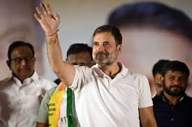 ‘ഞാൻ വലിയൊരു ധർമ്മ സങ്കടത്തിലാണ്, വയനാട് തുടരണോ റായ്ബറേലി തുടരണോ’?; വയനാട്ടിലെ ജനങ്ങളോട് രാഹുൽ ഗാന്ധി