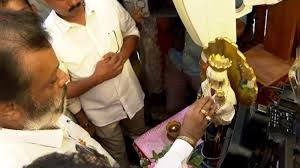 ലൂർദ് മാതാവിന് സ്വർണ കൊന്ത സമര്പ്പിച്ച് സുരേഷ് ഗോപി