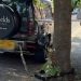കള്ളന്മാരെ കൊണ്ട് തോറ്റു; ലണ്ടനില് മരത്തില് ചങ്ങലയ്ക്കിട്ടിരിക്കുന്ന ലാന്ഡ് റോവറിന്റെ വീഡിയോ വൈറല്