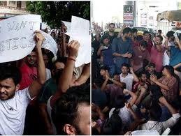കോച്ചിംഗ് സെൻ്ററിലെ ദുരന്തം; ലൈബ്രറിയും ക്ലാസ്റൂമും പ്രവർത്തിച്ചത് നിയമവിരുദ്ധമായി, പ്രതിഷേധവുമായി വിദ്യാർഥികൾ