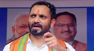 തങ്ങളെ വിമർശിക്കാൻ പാടില്ലെന്നത് അഗീകരിക്കില്ലെന്ന് ഗോവിന്ദൻ; തങ്ങൾ വിമർശനാതീതനല്ലെന്ന് കെ സുരേന്ദ്രൻ