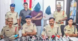 ഒരു ഇഎംഐ അടവ് തെറ്റിയതിന് യുവതിയുടെ നഗ്നചിത്രം മോർഫ് ചെയ്ത് വീട്ടുകാർക്ക് അയച്ചുകൊടുത്തു; രണ്ട് പേർ പിടിയിൽ
