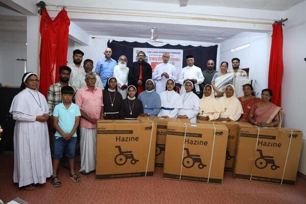 ഇടുക്കി ജില്ലയിലെ ആതുരസ്ഥാപനങ്ങളിലേക്ക് വീൽചെയറുകളെത്തിച്ച് മമ്മൂട്ടി
