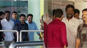 നെഞ്ചുലഞ്ഞ് നാട്ടിലെത്തി റഹീം; ഷെമീനയെ കണ്ടു, മക്കളെ അന്വേഷിച്ചു, ‘കട്ടിലിൽ നിന്ന് വീണതെന്ന് പറഞ്ഞു’