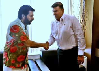 ഫാന്‍സിലെ പഴയ പയ്യനെ മന്ത്രിയായി മുന്നില്‍ക്കണ്ട് മമ്മൂട്ടി; ആദരവോടെ ജിന്‍സന്‍