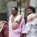 രാത്രിയിൽ മരണവീട്ടിൽ പോയി മടങ്ങിയ കുടുംബത്തെ വെട്ടി പരിക്കേൽപ്പിച്ചു, നായയെ അഴിച്ചുവിട്ട് കടിപ്പിക്കാൻ ശ്രമം