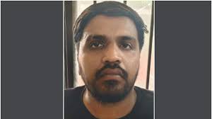 വയോധികയുടെ ദേഹത്ത് ചീഞ്ഞ ഭക്ഷ്യവസ്തുക്കൾ ഒഴിച്ചു, തോക്കുചൂണ്ടി സ്ത്രീകളെ ഭീഷണിപ്പെടുത്തി; ബന്ധു പിടിയിൽ