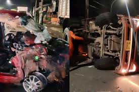 പത്തനംതിട്ടയിൽ കാര് ലോറിയിലേക്ക് ഇടിച്ചുകയറി, ലോറി മറിഞ്ഞു; നാലുപേർക്ക് പരുക്ക്, രണ്ടുപേരുടെ നില ഗുരുതരം