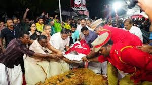 സഖാവ് വിഎസ് നമുക്ക് എന്തായിരുന്നു എന്ന് തെളിയിച്ച ജനാവലി; വിഎസിന് വിടപറഞ്ഞ് പിണറായിയുടെ ഫേസ്ബുക്ക് പോസ്റ്റ്