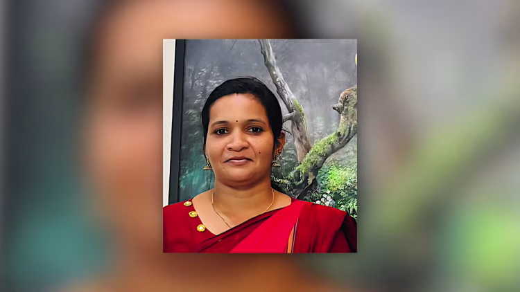 വീട്ടിലെത്തി ആക്രമണം, സുഹൃത്ത് പെട്രോൾ ഒഴിച്ച് തീ കൊളുത്തി; യുവതിക്ക് ദാരുണാന്ത്യം