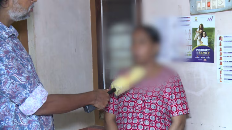അസംബ്ലിക്കിടെ കല്ല് കാലുകൊണ്ട് നീക്കി, പത്താം ക്ലാസുകാരന്റെ കർണപടം അടിച്ച് പൊട്ടിച്ച് ഹെഡ്മാസ്റ്റർ, മർദനം കുട്ടികളുടെ മുന്നിൽ വെച്ചെന്ന് അമ്മ
