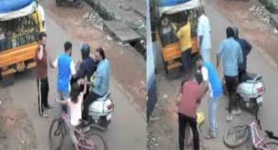 സൈക്കിളിൽ ഇരുന്ന് കഴിക്കുന്നതിനിടെ ചൂയിംഗം തൊണ്ടയിൽ കുടുങ്ങി, എട്ട് വയസുകാരിക്ക് രക്ഷകരായി യുവാക്കൾ